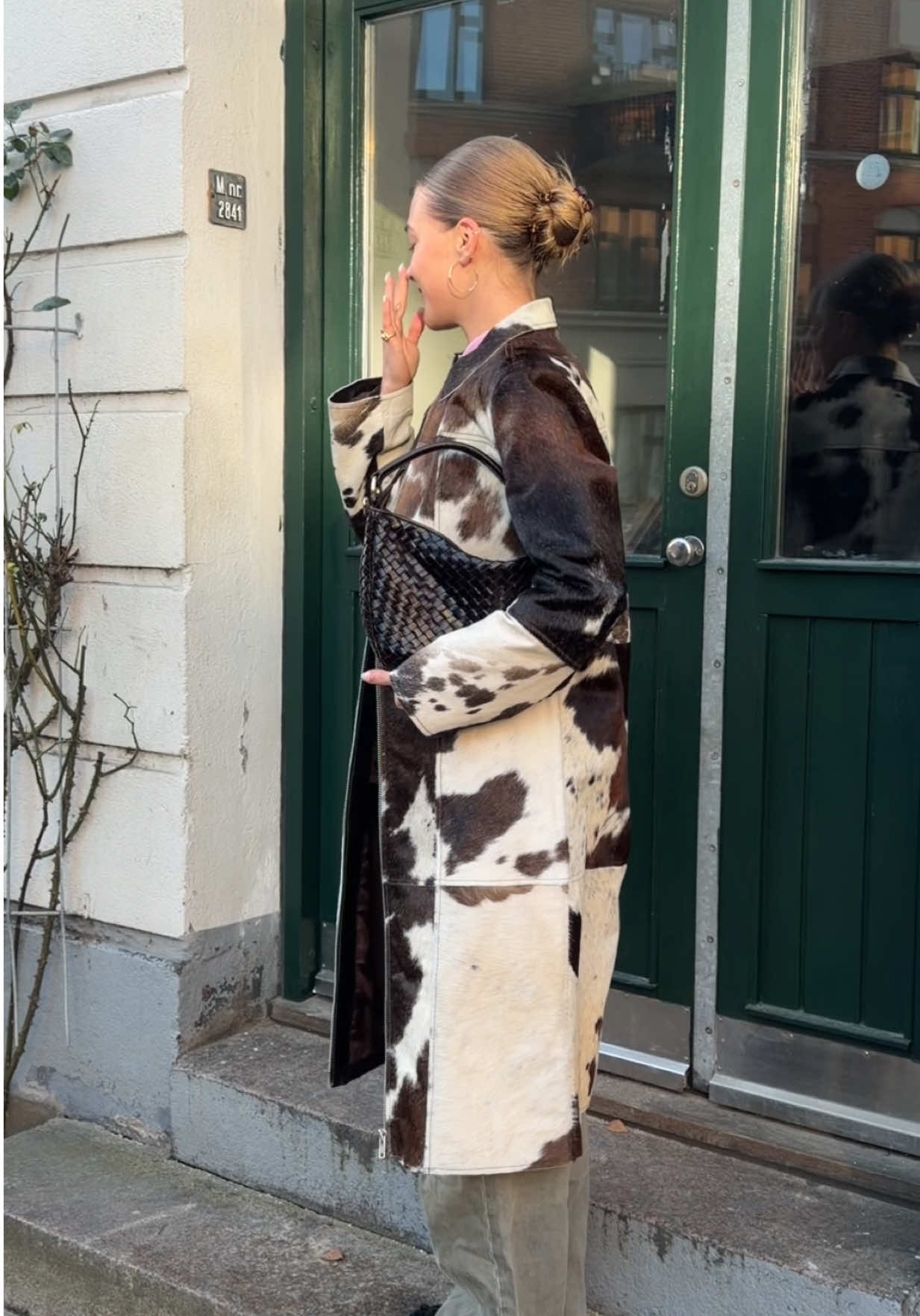 TikTok post by @lauraguldvang for Adax. Caption reads: 25/11/25 <3 annonce @ADAX .