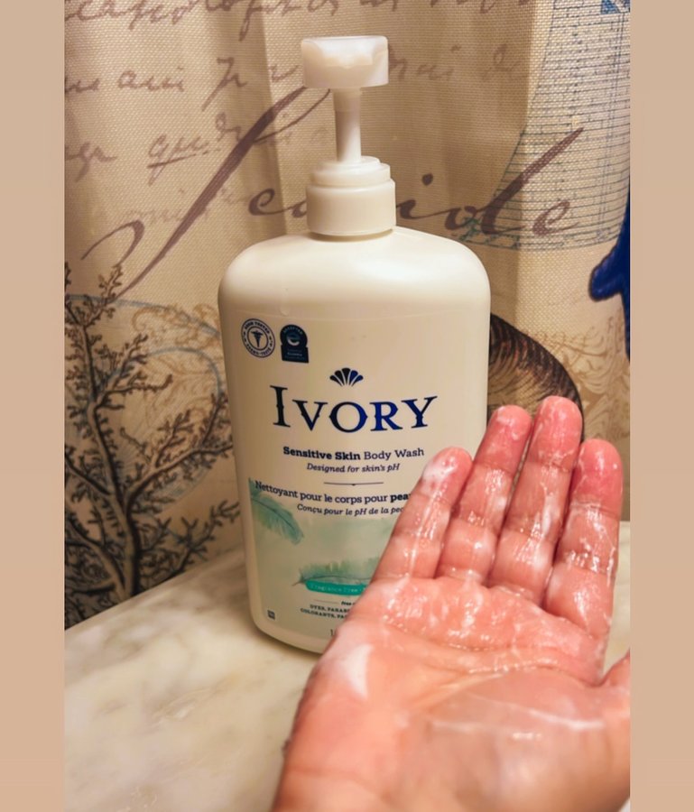Instagram post by @glamlifestyling for Ivory Soap. Caption reads: [...] @influenster @ivorysoap.