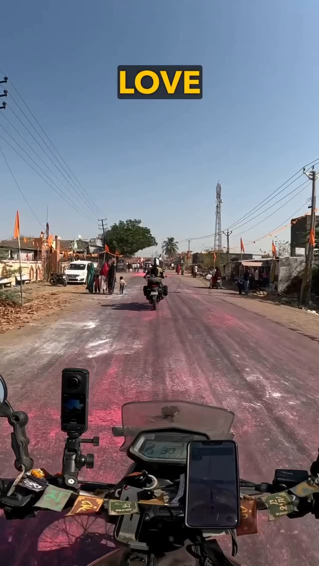 Instagram post by @lavi.and.ollie for Mosko Moto. Caption reads: Only good vibes ✨🇮🇳

Check out our brand NEW....