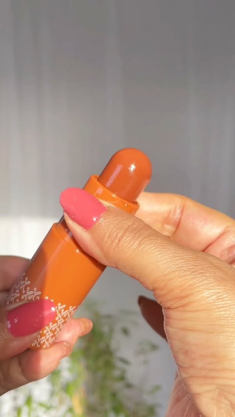 Instagram post by @rchamberofbeauty for Kay Beauty. Caption reads: [...] you tried these jelly blushes? . . (Kay....