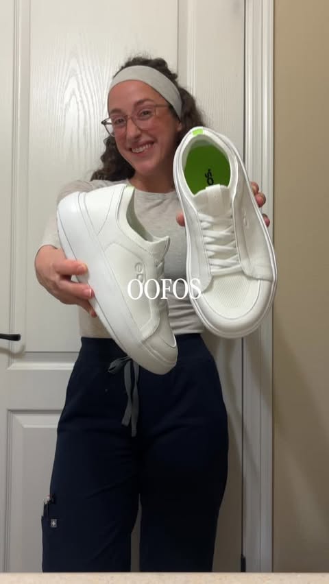 Instagram post by @abigaellanai for OOFOS. Caption reads: switching to @oofos is the recovering my feet....