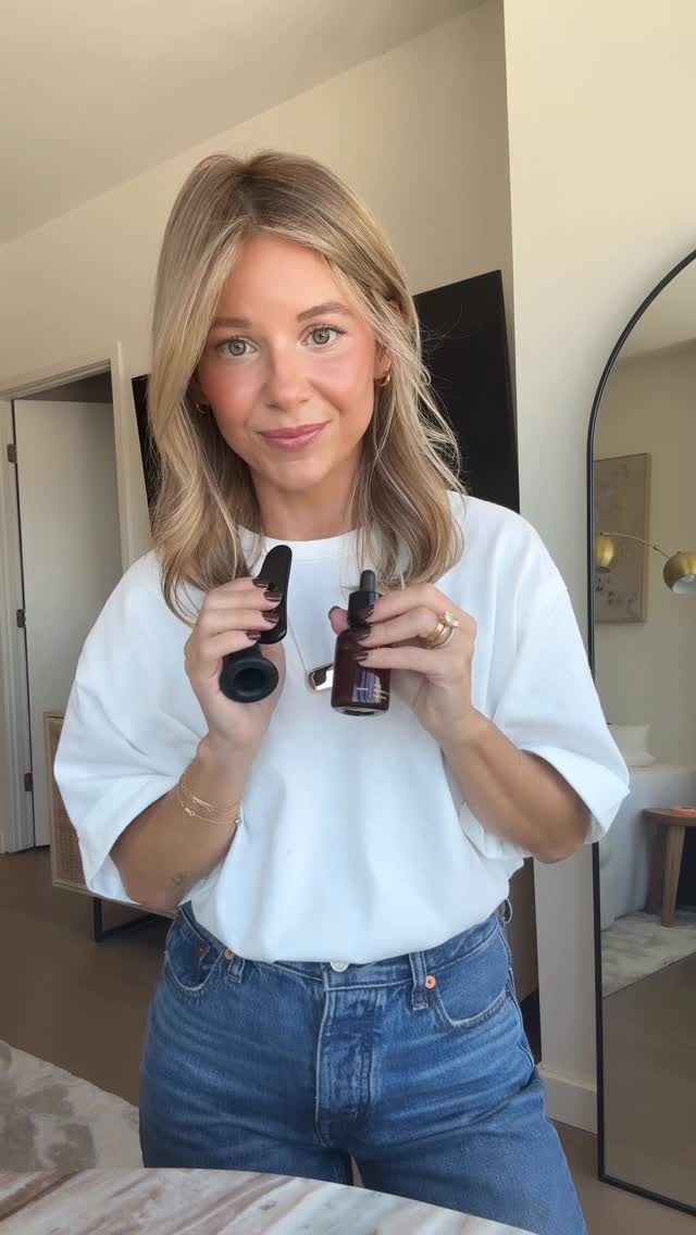 Instagram post by @kelliebullock for true Botanicals. Caption reads: Skincare favorites @truebotanicals....