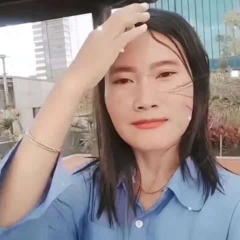 Instagram post by @hariatikzai_ for kumparan. Caption reads: [...] ini butuh bgt yang seger seger....