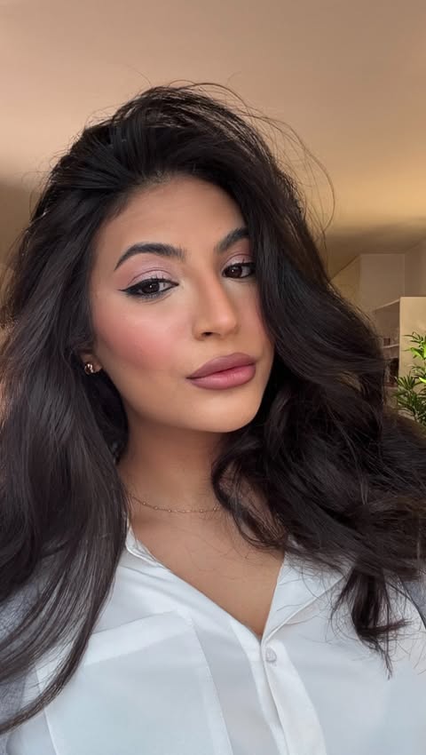 Instagram post by @salma.gmvk for LIVE TINTED. Caption reads: products used: 

@livetinted Mineral Sunscreen,....