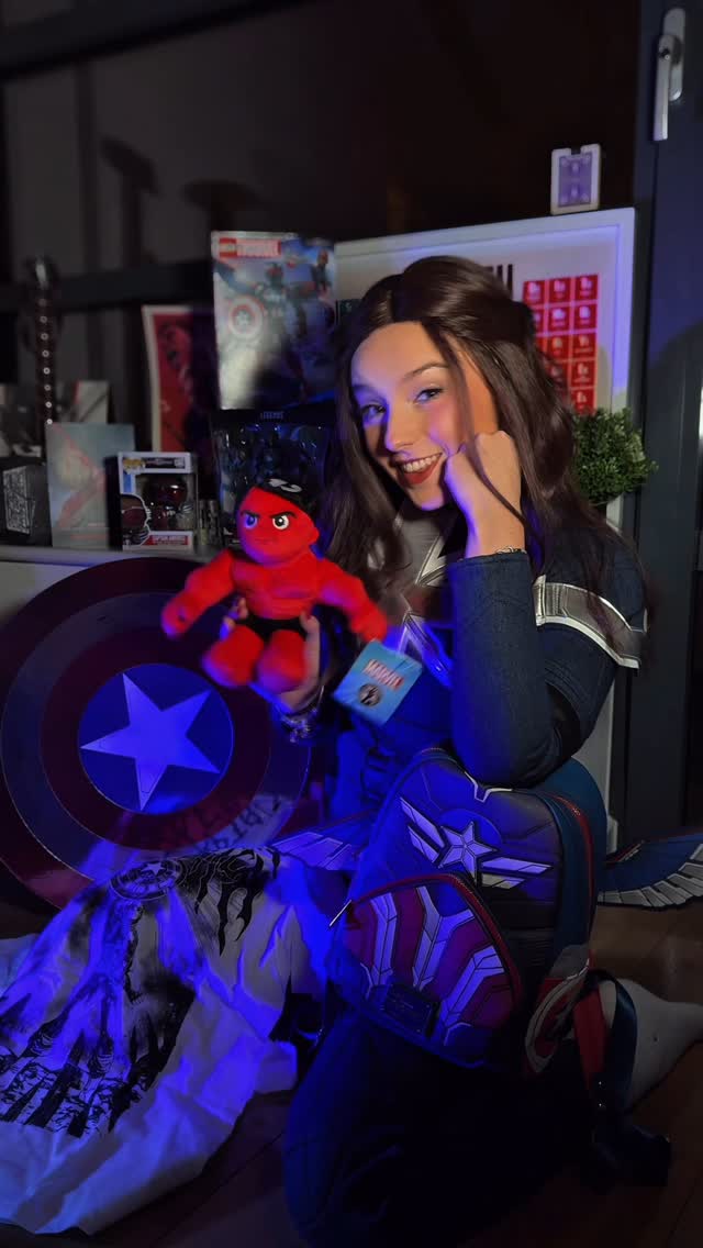 Instagram post by @bellaprichard_ for Hasbro Pulse. Caption reads: SCREEEEAMMMMM TYSM 💙✨GIFTED 

OH MY CAPTAIN- the....