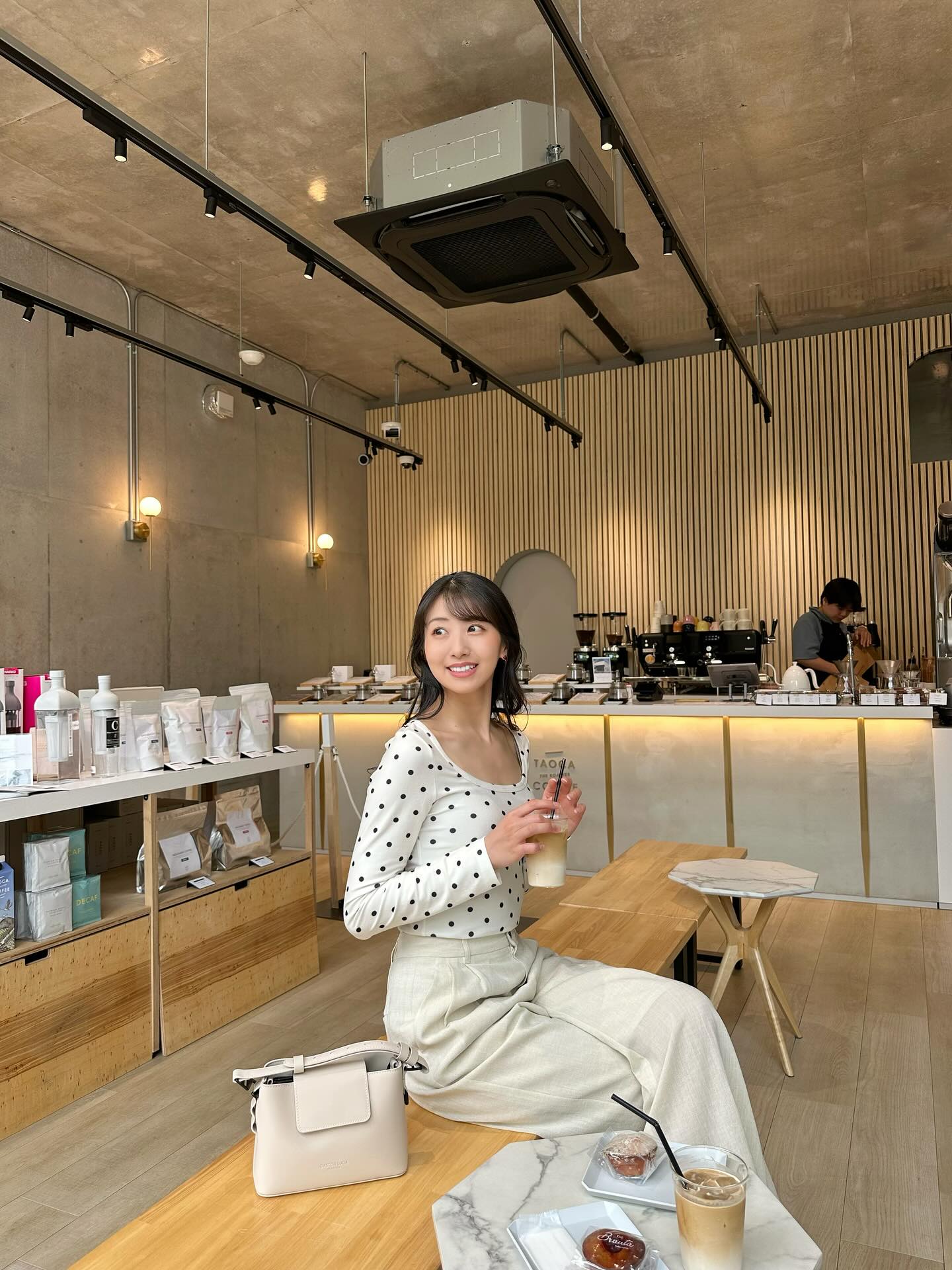 Instagram post by @sasarasekine for Gaston Luga. Caption reads: おNewのバッグ持って #cafehopping day~~☕️🤍🤎
.
.
.
.
先日の....