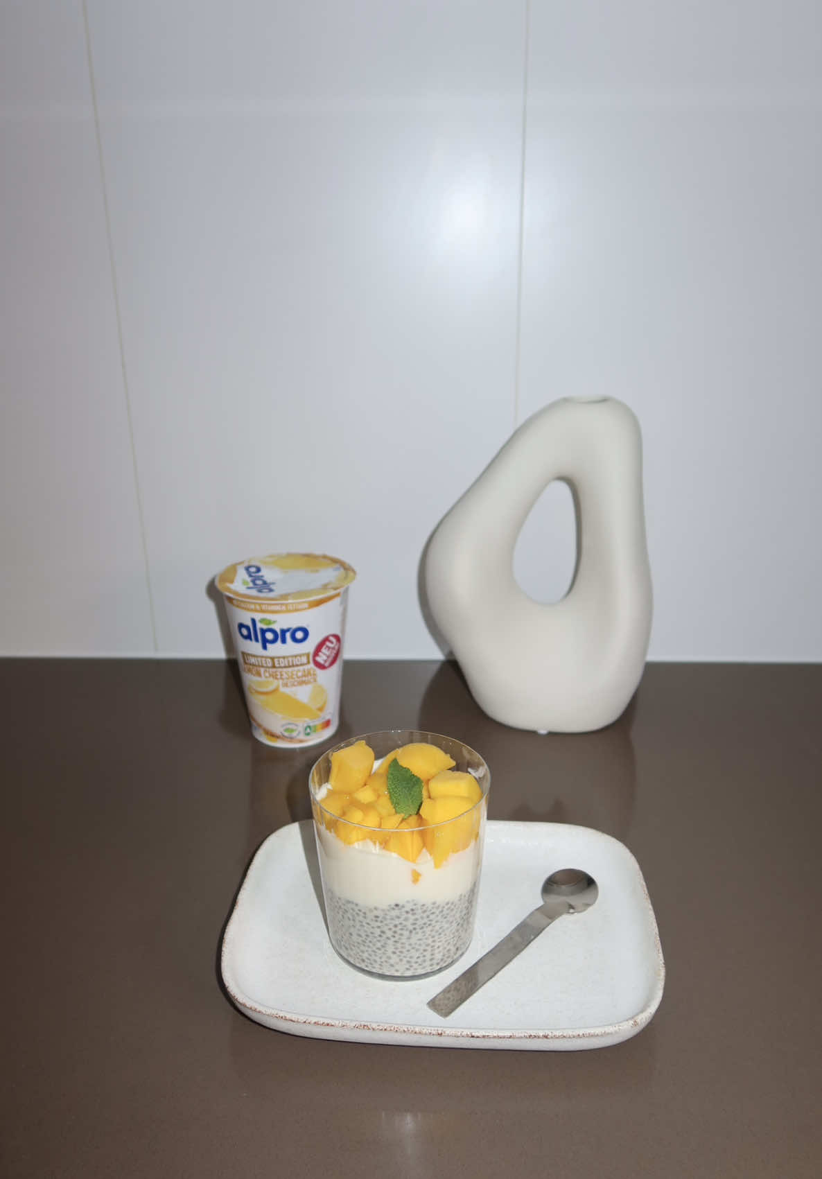 TikTok post by @monathefoodie for Alpro. Caption reads: Un chia pudding saveur cheesecake citron et....