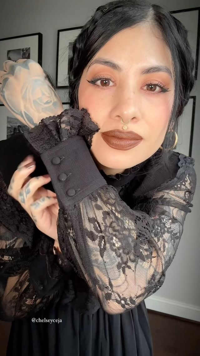 Instagram post by @chelseyceja for Blackwood Castle. Caption reads: [...] actually have to button 😌 PR from....