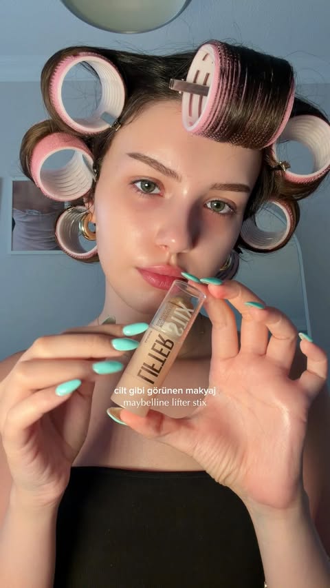 Instagram post by @gulcerkenci for Mario Badescu. Caption reads: [...] lifter stix @sglamco concealer....