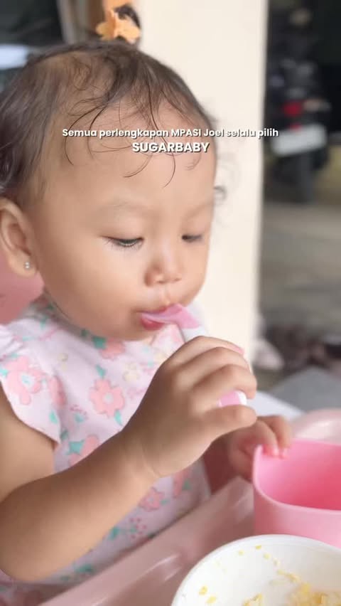 Instagram post by @aaykwk for Sugarbaby Indonesia. Caption reads: Kemaren mudik ke akong bawa babychair 6in1....