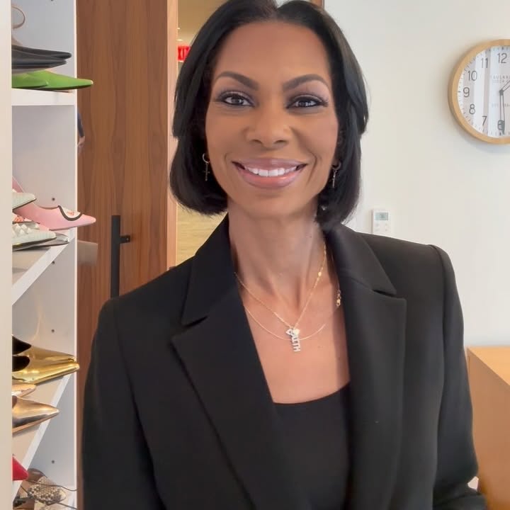 Instagram post by @harrisfaulkner for Lilly Pulitzer. Caption reads: The double matching top and bottom or SET is so on....