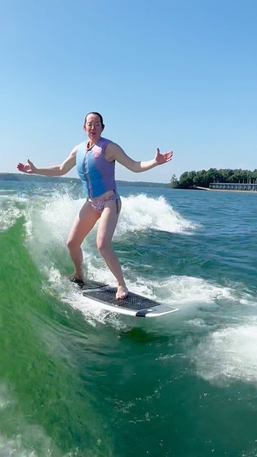 Instagram post by @ladyspinedoc for Liquid Force. Caption reads: 🍎🏄‍♀️ 

Board and jacket by our fav....