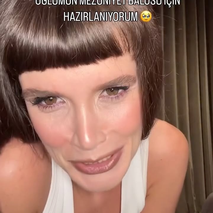 Instagram post by @neslisahfazlagic for Maison Margiela. Caption reads: Sizce bu kombinin olmazsa olmazı hangi parça?....