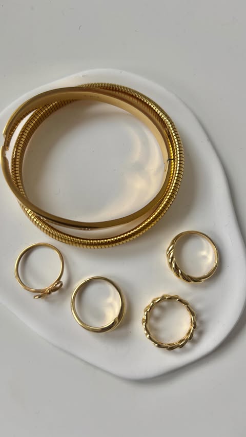 Instagram post by @bethanycook_ for EVRY JEWELS. Caption reads: @evryjewels the collection is going STRONG [...].