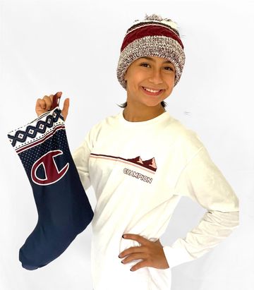 Instagram post by @bella_star_gymnast for Champion Teamwear. Caption reads: .
𝖳𝗁𝖾 𝗇𝖾𝗐 𝐇𝐨𝐥𝐢𝐝𝐚𝐲....