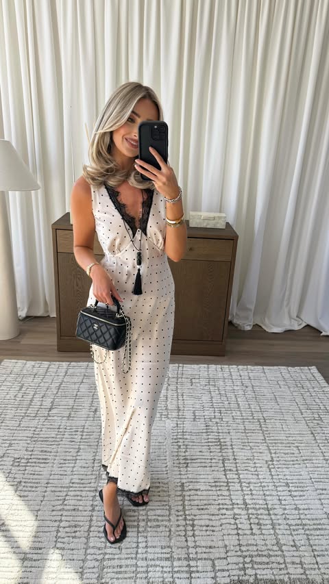 Instagram post by @laurasargeant_ for New Look. Caption reads: [...] not tell me otherwise 🫣🤣🌴🥥 Wearing....