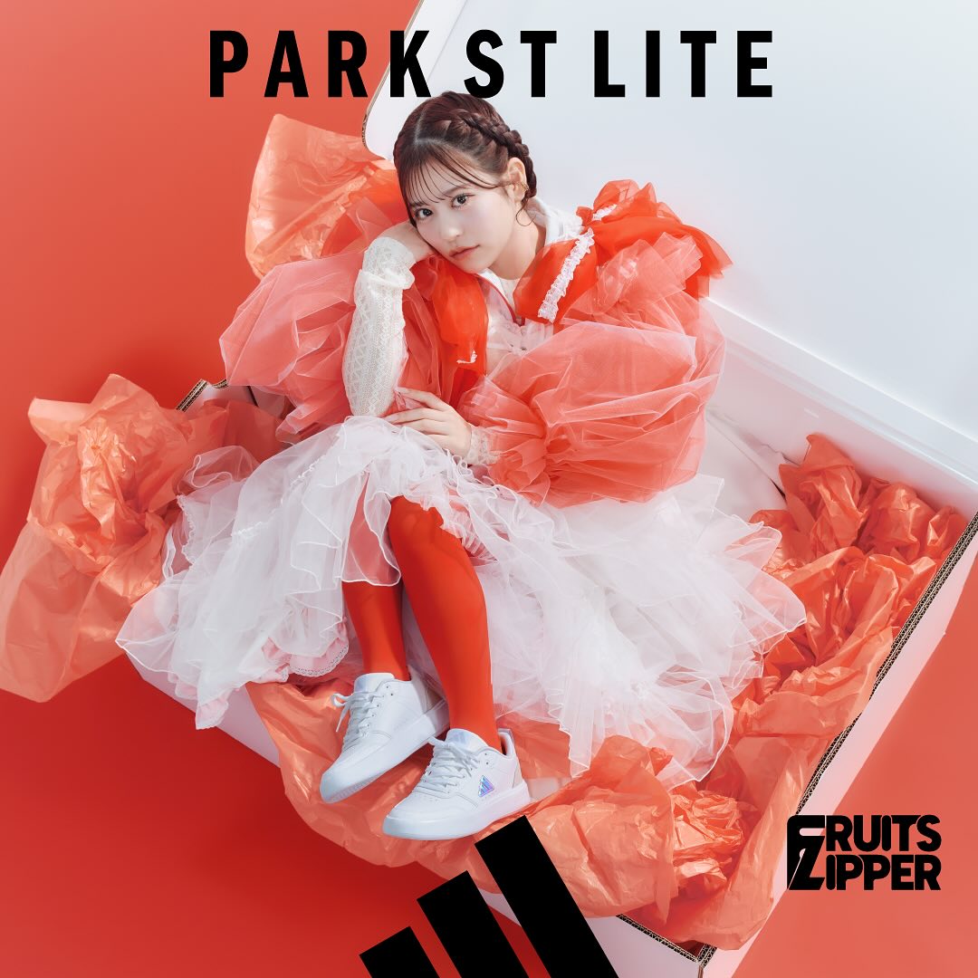 Instagram post by @am1026_official for ABC-MART KIDS. Caption reads: 私たちFRUITS ZIPPERが
adidas 「PARK ST LITE」「ACE....