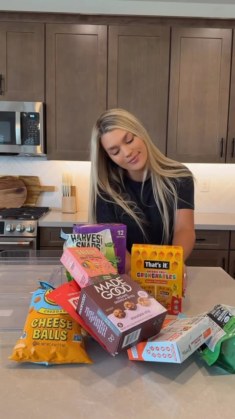 Instagram post by @realtwinstwotwins for Thrive Market. Caption reads: [...] 25% off thousands of top products....