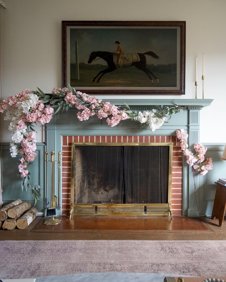 Instagram post by @houseofmooredesign for Afloral. Caption reads: [...] is bringing me massive joy!  I used @afloral....