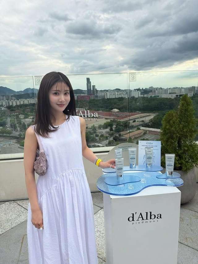 Instagram post by @misato_ichiki for d’Alba. Caption reads: [...] 家族みんなで1年通して使えるアイテム🫶🏻 @dalba_japan....