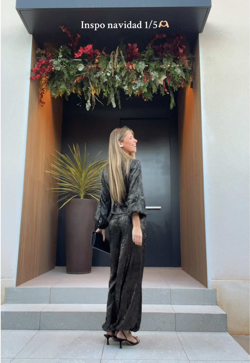 TikTok post by @alejandraboxc for THE-ARE. Caption reads: Me encanta!!!! #foryou #ootd #parati @THE-ARE .