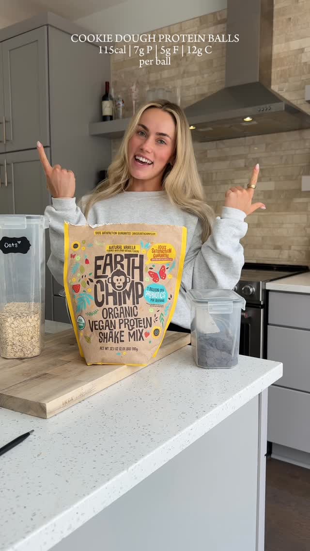 Instagram post by @trainerdawsen for EarthChimp. Caption reads: [...] packed & good for you! using my fav....