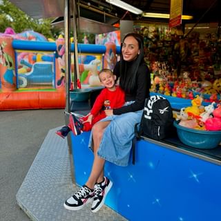 Instagram post by @krisidoncheva for CCC. Caption reads: Посетих @cccshoesbags и си избрах страхотен чифт....