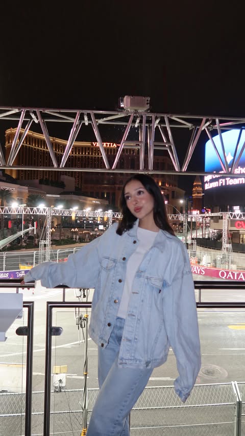 Instagram post by @ariana.reyna for Nine West. Caption reads: Heels with jeans hit different 👖👠 @ninewest....