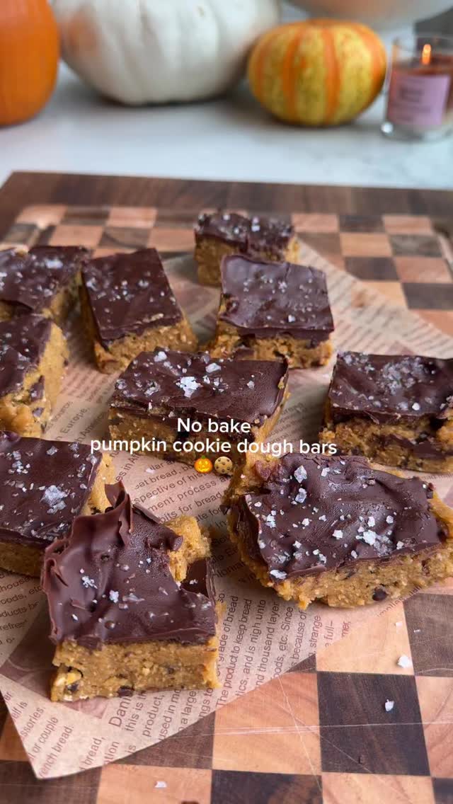 Instagram post by @victoriatschoppp for Orgain. Caption reads: No Bake Pumpkin Cookie Dough Bars🍪🎃

For the....