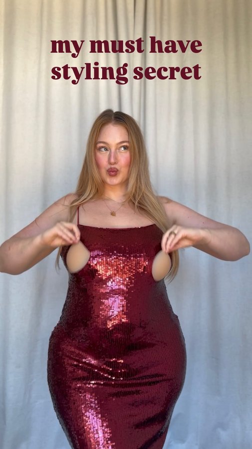 Instagram post by @iskra for CAKES Body. Caption reads: [...] currently on sale 💌 I love gifting....
