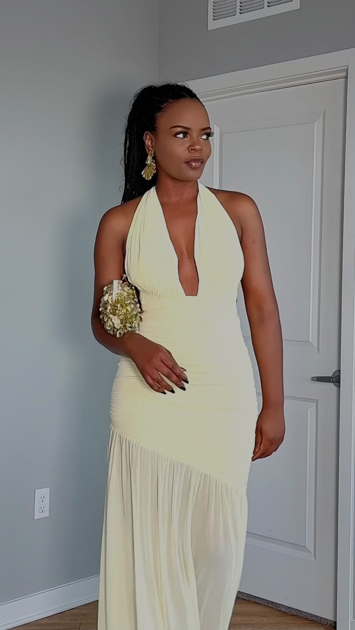 Instagram post by @akaaya_fits for Hello Molly. Caption reads: @hellomolly haul, y’all! Use code PATRUCA10 for....