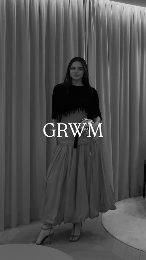 Instagram post by @klaudiasadownik for H&M. Caption reads: [...] na kawę na mieście. Outfit by @hm i ich....