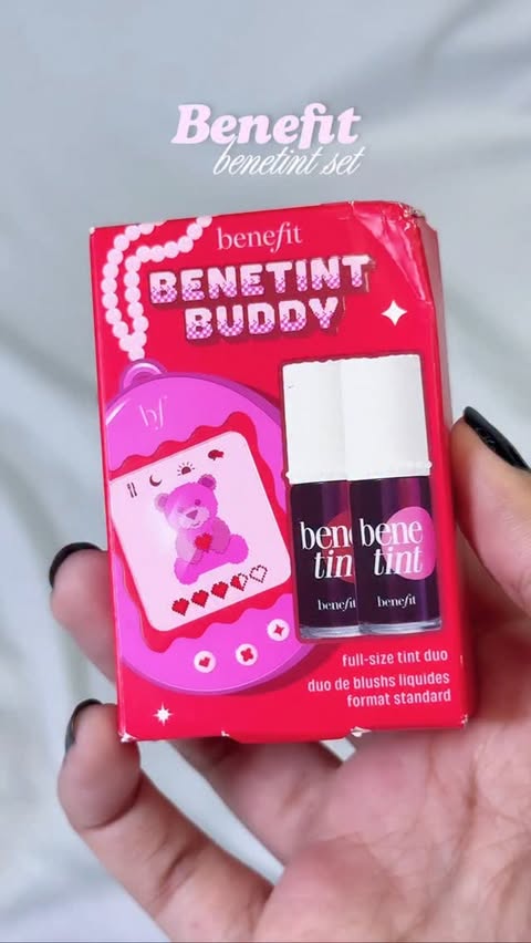 Instagram post by @makeupkpoper for Benefit Cosmetics. Caption reads: 🎀 𝑩𝒆𝒏𝒆𝒇𝒊𝒕 𝒃𝒆𝒏𝒆𝒕𝒊𝒏𝒕 𝒔𝒆𝒕 🎀

This....