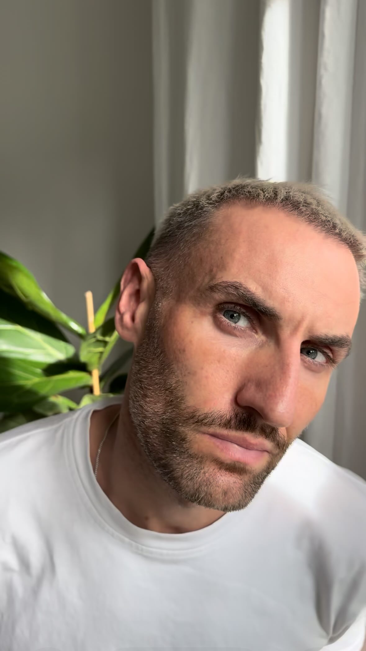 Instagram post by @theeverydayman for hims. Caption reads: Keeping hairloss at bay with @hims 👊 Personalised....