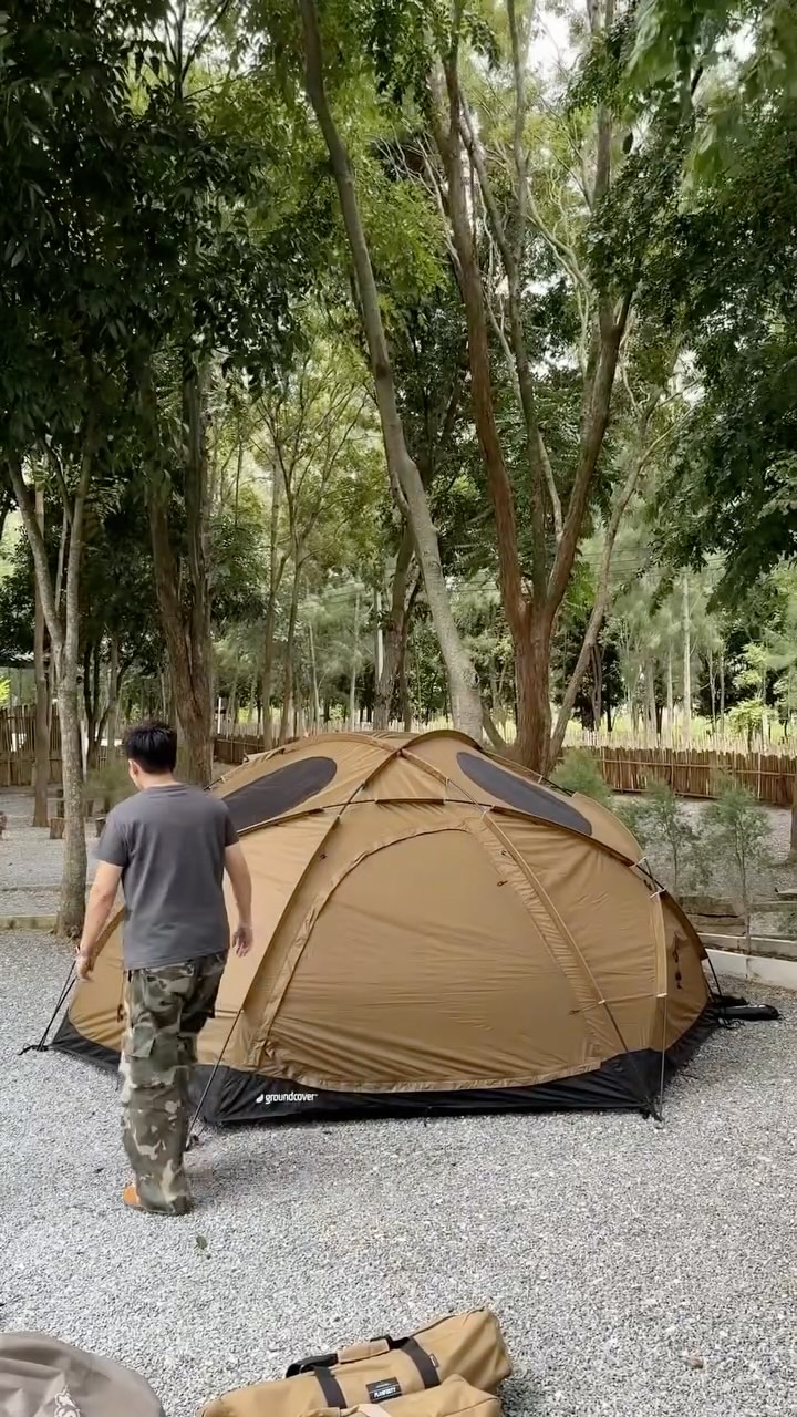 Instagram post by @unito_store for Snow Peak. Caption reads: 👨🏻‍🦰👱🏻‍♀️👱🏻‍♂️👱🏼‍♂️🍃⛺️🤟🏻

#unito#natur....