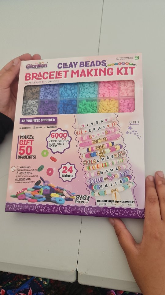 Instagram post by @made_by.emaan for Gionlion. Caption reads: [...] beads bracelet making kit courtesy of....