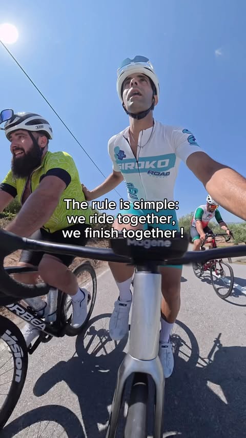 Instagram post by @vitorftbernardo for Siroko. Caption reads: [...] one who needs a push. 🤝🚴 Dressed by....
