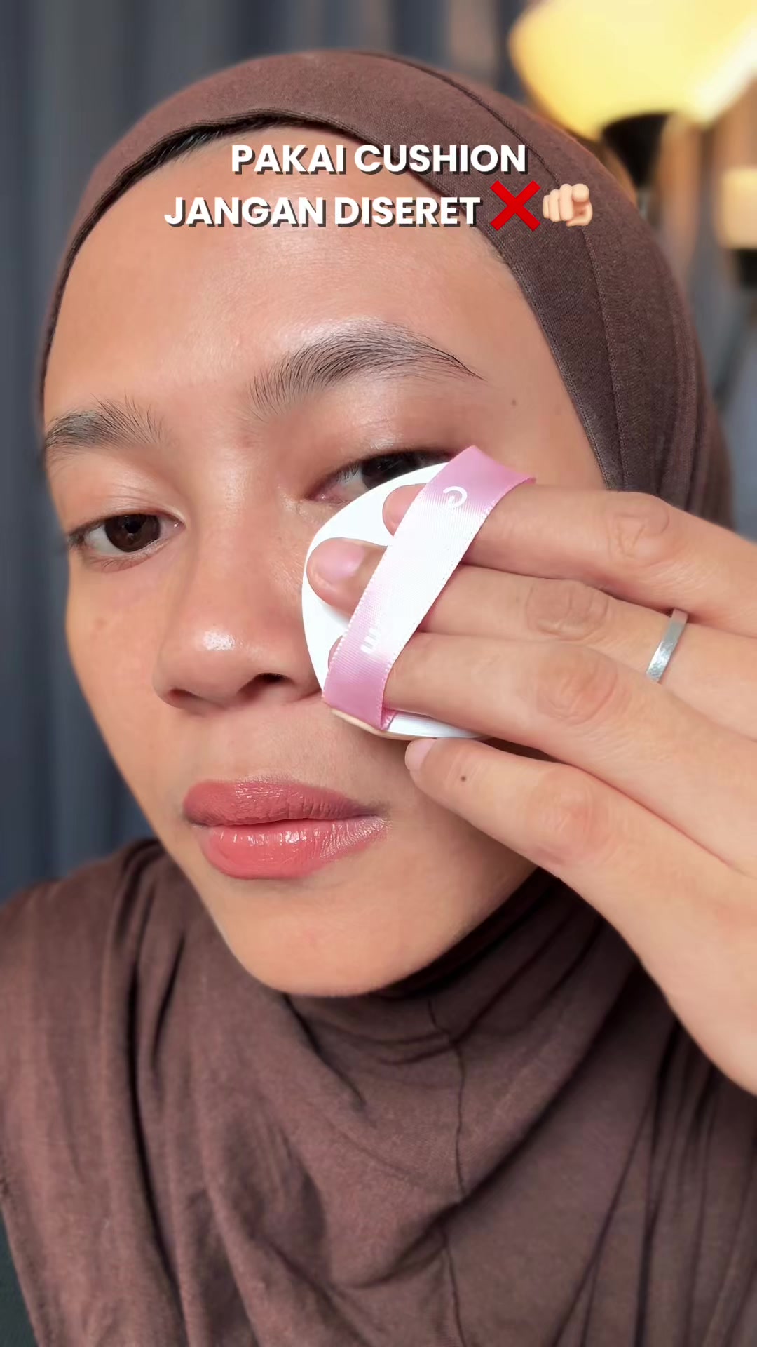 TikTok post by @anitandrn for Glad2Glow Indonesia. Caption reads: Coverage tinggi tapi tetap ringan? gue pakai....