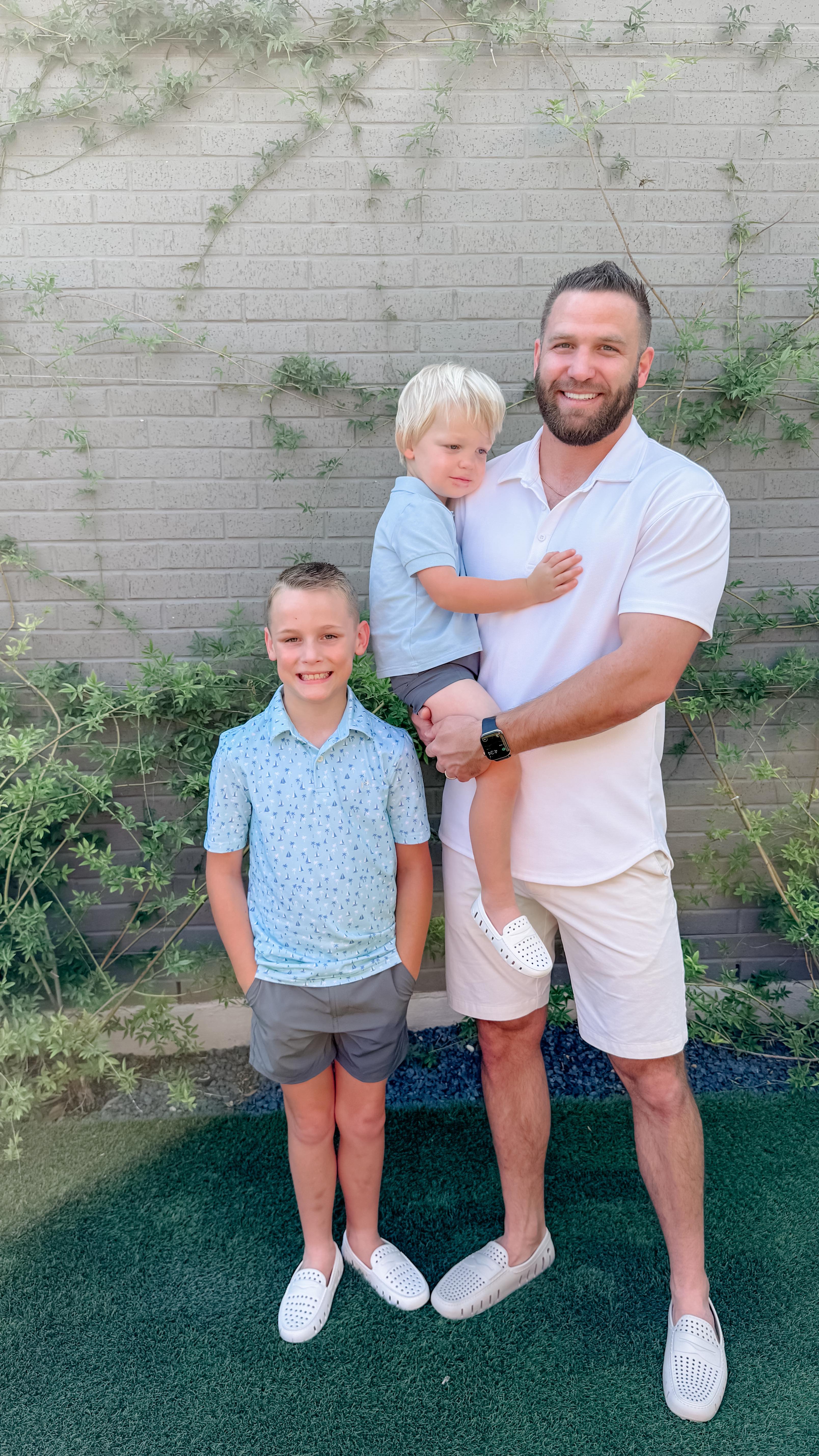 Instagram post by @sarahashleyallen for Floafers. Caption reads: [...] matching moments made even cuter with....