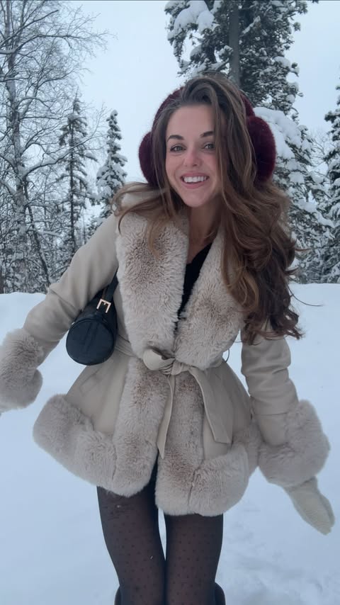 Instagram post by @laurenhadalittlelamb for Urban Expressions. Caption reads: [...] the Rachel - Croco bag from....