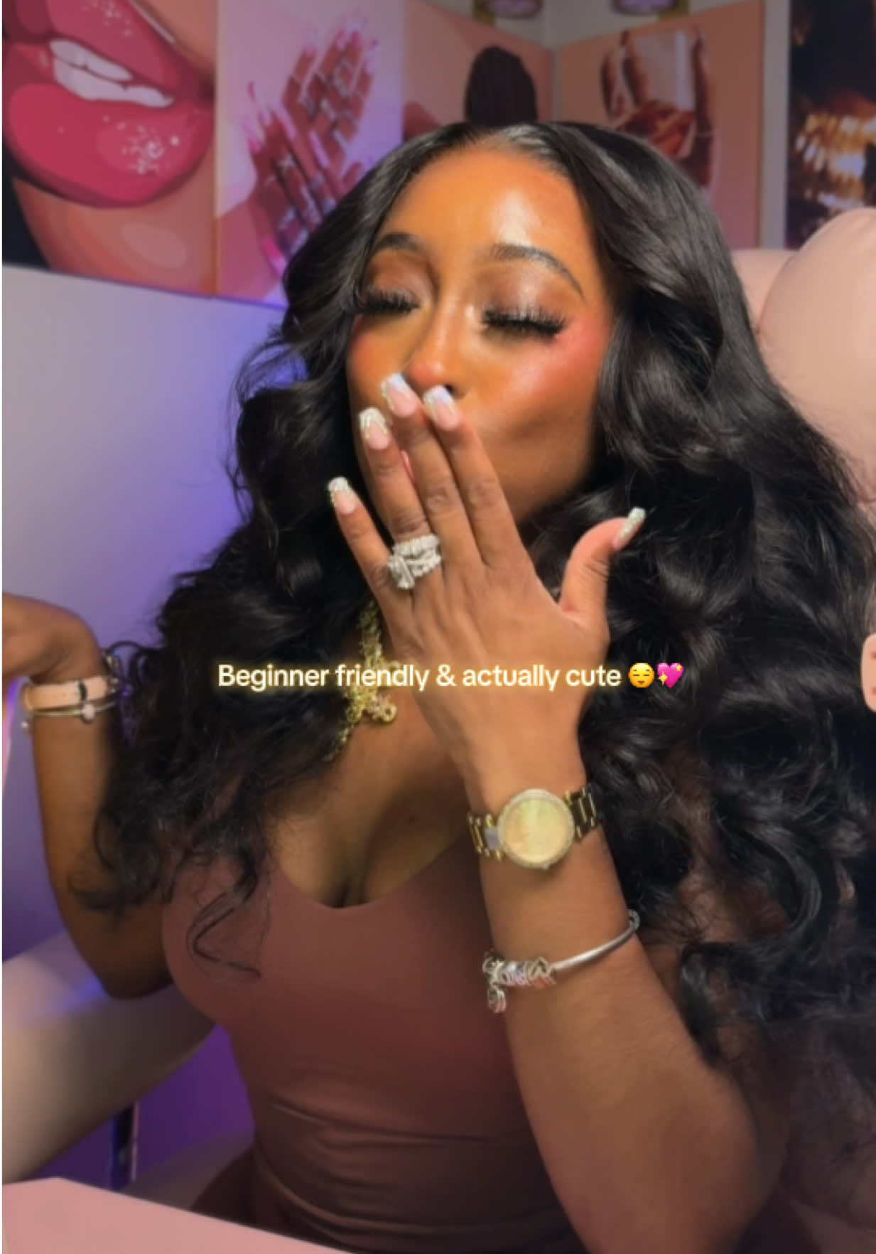 TikTok post by @prettymomo_ for Sunber Hair. Caption reads: [...] wigs that still eats EVERY time 👀💕 @Sunber....