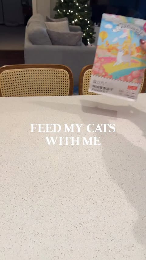 Instagram post by @simple.kitties for Smalls. Caption reads: Feed my cats with me 🤍 

On the Menu 🍽️
⟡....