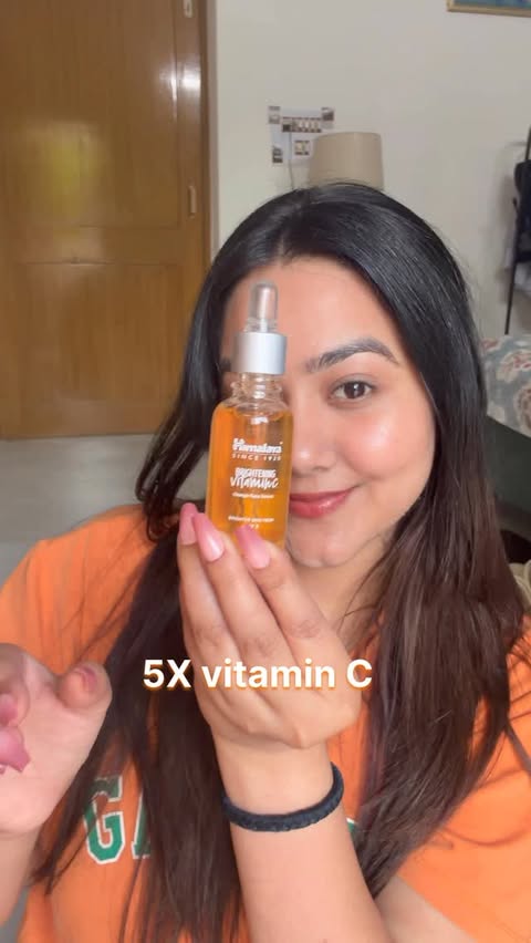 Instagram post by @rjnidhii for Himalaya Face Care. Caption reads: POV: Main har cheez Splitwise pe daal deti hoon…....