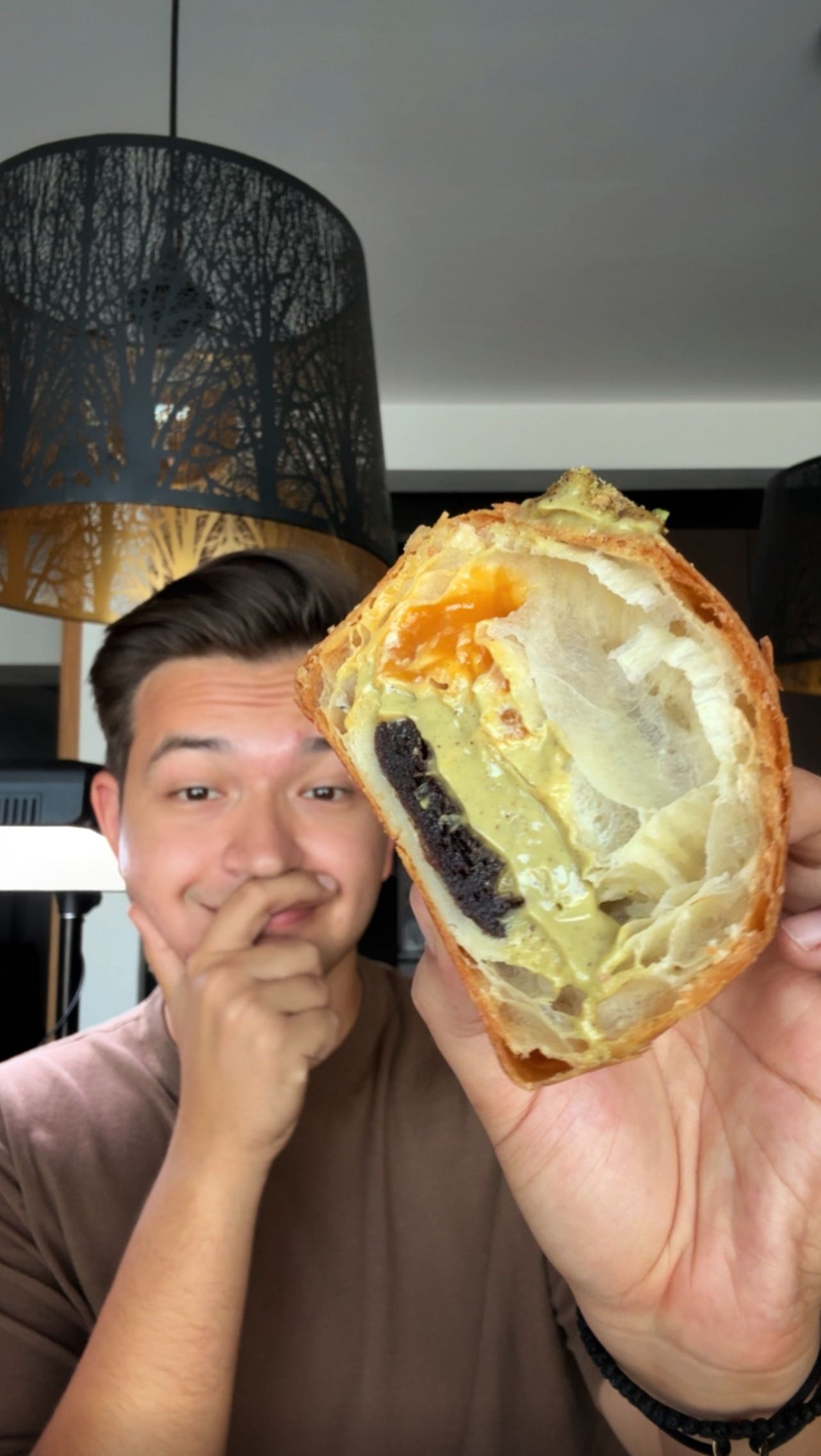 Instagram post by @dan_has_the_munchies for Wolt. Caption reads: @angelinecakeboutique are cele mai hyped....