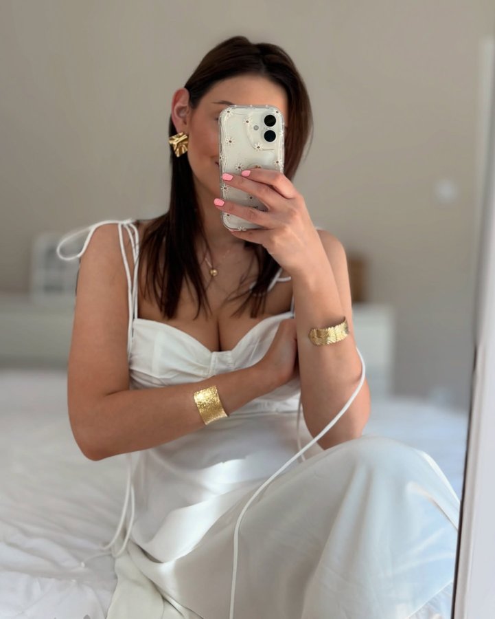 Instagram post by @simplestyle_ola for By Dziubeka. Caption reads: [...] dobrego dnia Kochanj ❤️ 

Biżuteria....