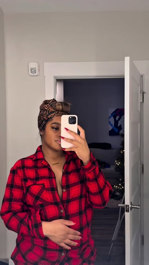 Instagram post by @iamteyanna_ for Thayers. Caption reads: [...] a busy family/travel day ✨ 

Products used:....