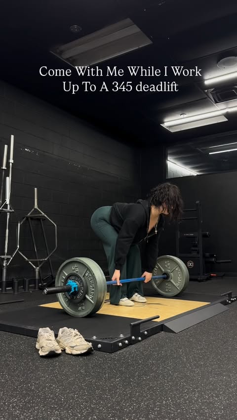 Instagram post by @sernaelisafit for Darc Sport. Caption reads: Talent Is A Pursued Interest 💛

#pt #explore....