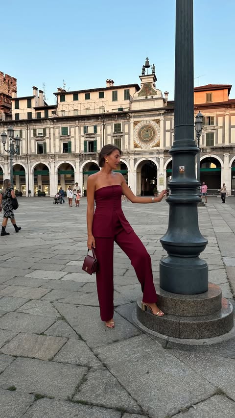 Instagram post by @cristinasurdu for Showpo. Caption reads: [...] in the stories 👆🏼. Dresses #giftedby....