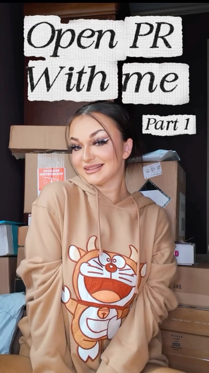 Instagram post by @lexiegreene_ for Earth Harbor. Caption reads: Open PR with me part 1!!! 📦🩷 

•
•
•
•
•
•....