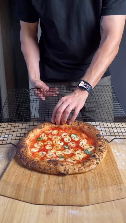 Instagram post by @7thfloorpizza for Ooni. Caption reads: [...] (4°C) 🔥 Baked in the Ooni Koda 2 Pro at....